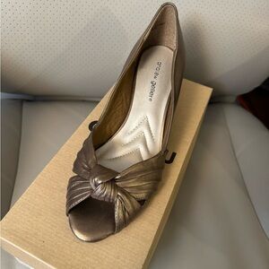 Andrew Geller heels.  Super comfortable! Worn once. Size 9W